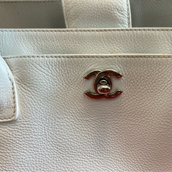 ‼️👜Chanel Executive White Leather - Women👜‼️ - Picture 14 of 16